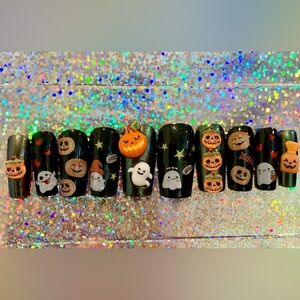 Nail Art & Co.: Spooky Press on Nail Square